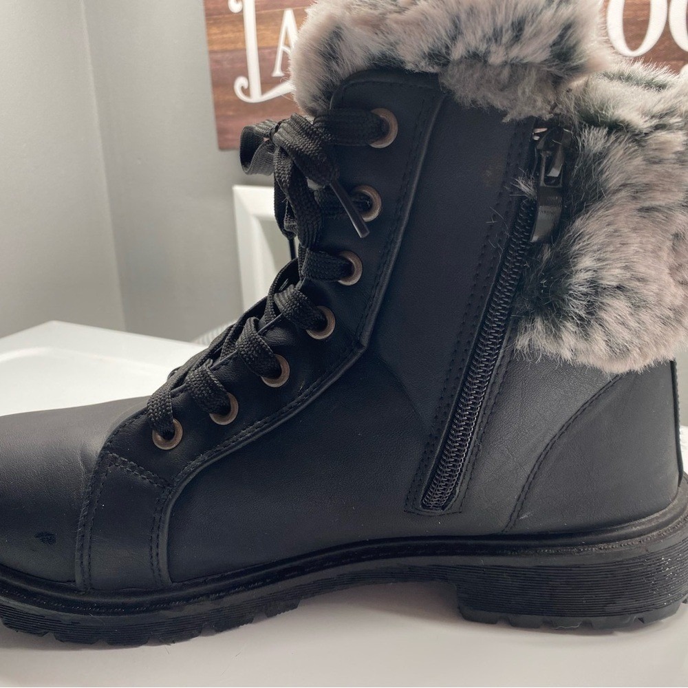 Women's Black Fur-Lined Ankle‎ Combat Boots Size 10 J - Picture 3 of 6